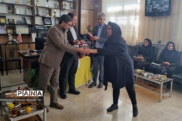 بازدید معاونت آموزش ابتدایی و مسئول دفتر اداره آموزش و پرورش از دبستان شهاب