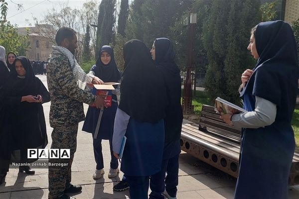 بازدید دانش آموزان دبیرستان دخترانه شاهد فیض از موزه دفاع مقدس