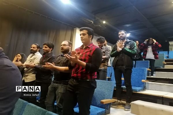 تئاتر چشم های بسته از خواب در بافق