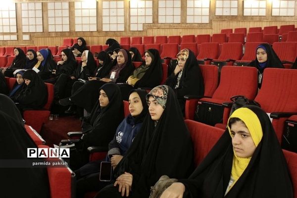 بازدید اعضای مجلس دانش‌آموزی از صدا و سیمای جمهوری اسلامی ایران