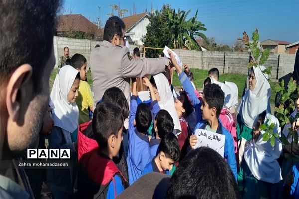 آغاز رسمی کاشت نهال به اسم کودکان غزه و پویش میرزا کوچک خان جنگلی در مدرسه وحدت اهلم