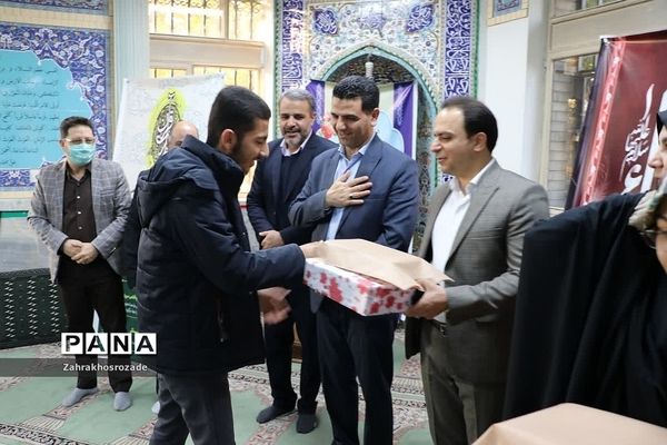 محفل انس با قران کریم و تقدیر از برگزیدگان مسابقات قرآنی‌ در ناحیه 2 شهرری