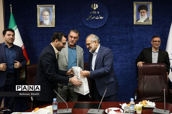 دیدار معاون رئیس‌جمهوری با همکاران دفتر امور مجلس وزارت آموزش و پرورش