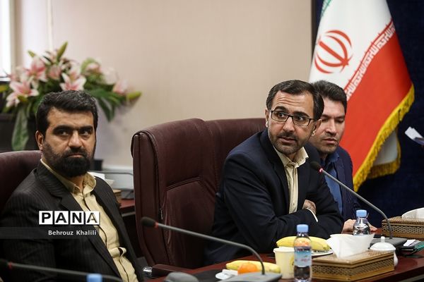 دیدار معاون رئیس‌جمهوری با همکاران دفتر امور مجلس وزارت آموزش و پرورش
