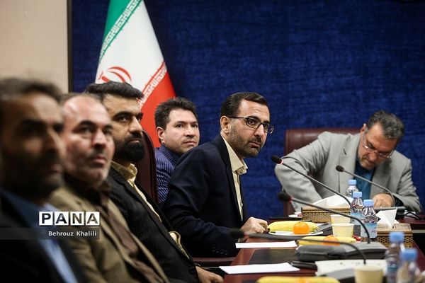 دیدار معاون رئیس‌جمهوری با همکاران دفتر امور مجلس وزارت آموزش و پرورش