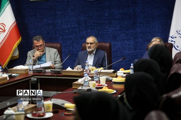 دیدار معاون رئیس‌جمهوری با همکاران دفتر امور مجلس وزارت آموزش و پرورش
