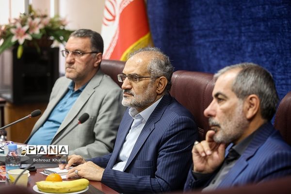 دیدار معاون رئیس‌جمهوری با همکاران دفتر امور مجلس وزارت آموزش و پرورش