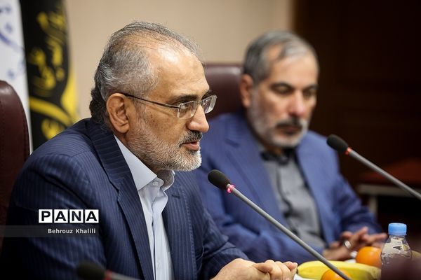 دیدار معاون رئیس‌جمهوری با همکاران دفتر امور مجلس وزارت آموزش و پرورش