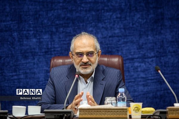 دیدار معاون رئیس‌جمهوری با همکاران دفتر امور مجلس وزارت آموزش و پرورش