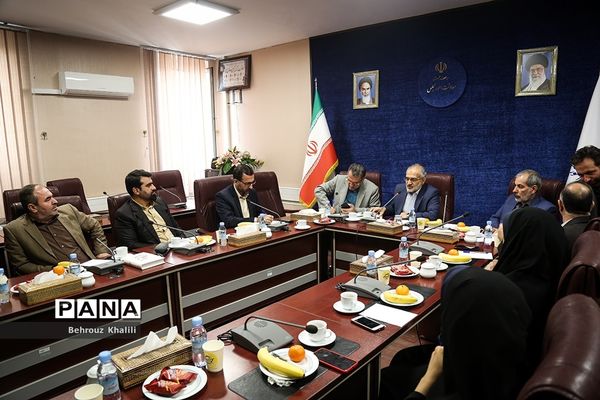 دیدار معاون رئیس‌جمهوری با همکاران دفتر امور مجلس وزارت آموزش و پرورش
