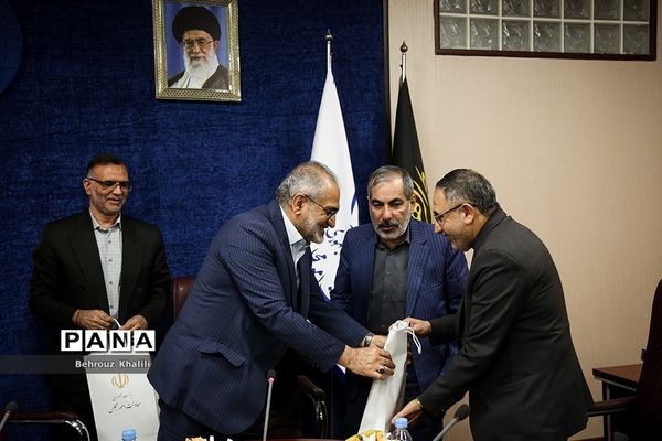 دیدار معاون رئیس‌جمهوری با همکاران دفتر امور مجلس وزارت آموزش و پرورش