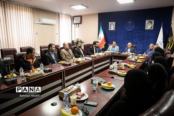 دیدار معاون رئیس‌جمهوری با همکاران دفتر امور مجلس وزارت آموزش و پرورش