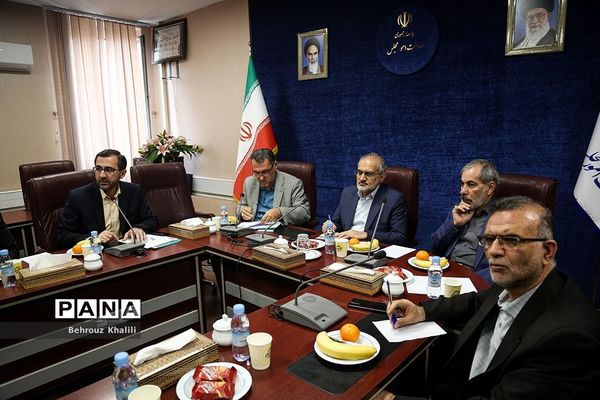 دیدار معاون رئیس‌جمهوری با همکاران دفتر امور مجلس وزارت آموزش و پرورش