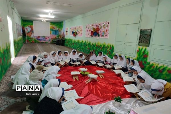 برگزاری محفل انس با قرآن در مدارس شهرستان فعال