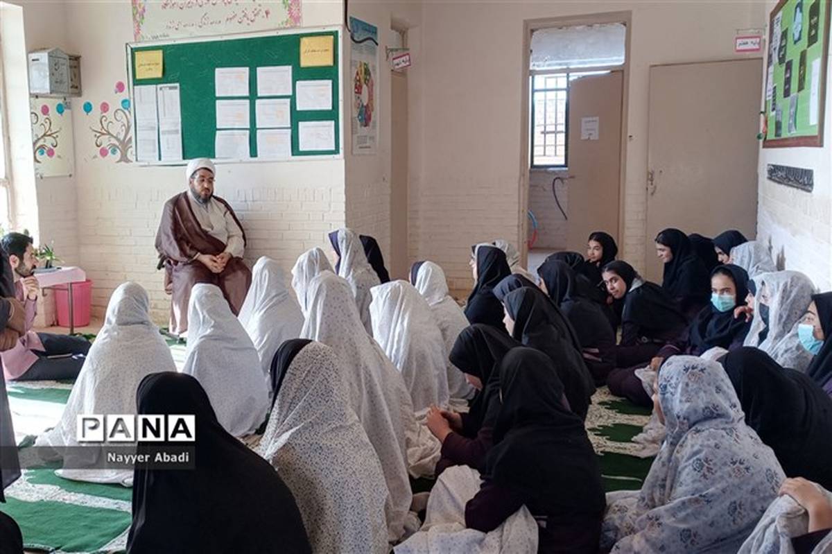 اجرای طرح سه‌شنبه‌های معنوی نخستین بار در مدارس فیروزه