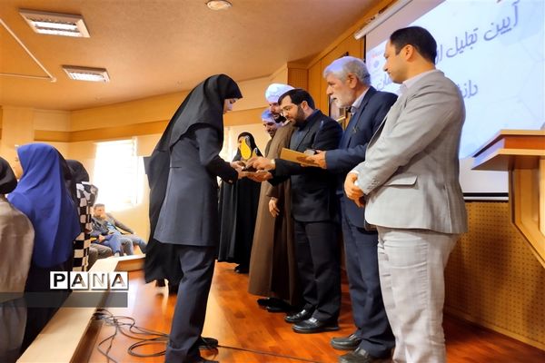 ‌تجلیل از دانشجو‌معلمان دانشگاه فرهنگیان در صفادشت