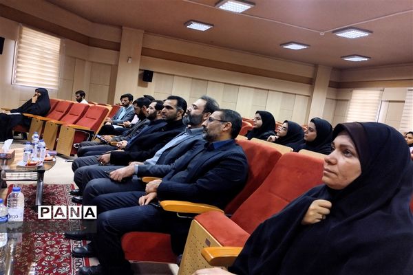 ‌تجلیل از دانشجو‌معلمان دانشگاه فرهنگیان در صفادشت
