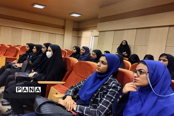 ‌تجلیل از دانشجو‌معلمان دانشگاه فرهنگیان در صفادشت