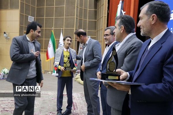 نواختن زنگ پژوهش و تجلیل از پژوهشگران برتر استان کرمانشاه