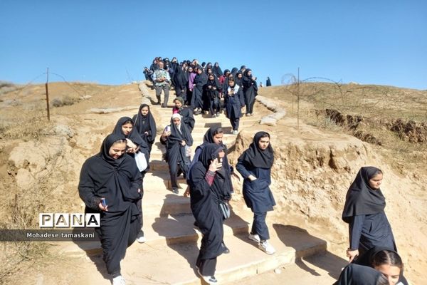 اعزام دانش‌آموزان دختر به اردوی راهیان نور