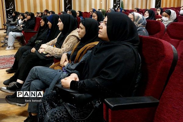 برگزاری همایش مشاوره دانش‌آموزان ‌در منطقه ۱۸