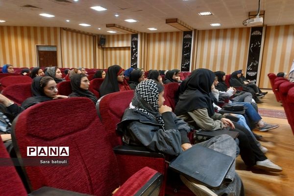 برگزاری همایش مشاوره دانش‌آموزان ‌در منطقه ۱۸