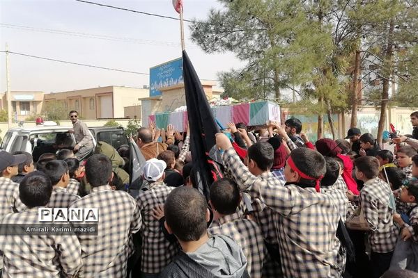 تشییع شهید گمنام در دبستان غنچه ها ولایت 2 ناحیه 3 شیراز