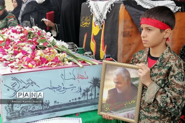 تشییع شهید گمنام در دبستان غنچه ها ولایت 2 ناحیه 3 شیراز