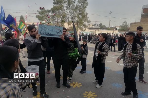 تشییع شهید گمنام در دبستان غنچه ها ولایت 2 ناحیه 3 شیراز