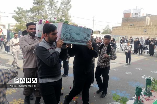 تشییع شهید گمنام در دبستان غنچه ها ولایت 2 ناحیه 3 شیراز