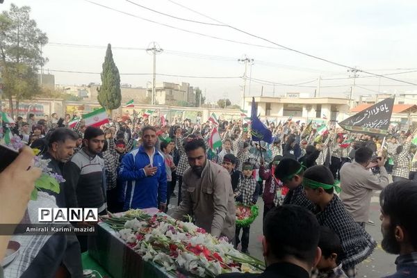 تشییع شهید گمنام در دبستان غنچه ها ولایت 2 ناحیه 3 شیراز