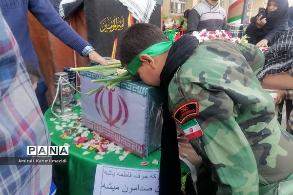 تشییع شهید گمنام در دبستان غنچه ها ولایت 2 ناحیه 3 شیراز