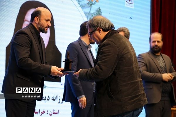 جشنواره ملی بزرگداشت پژوهشگران و فناوران برگزیده وزارت آموزش و پرورش