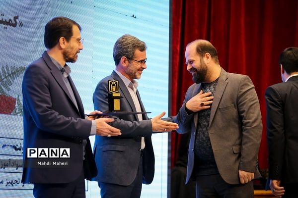 جشنواره ملی بزرگداشت پژوهشگران و فناوران برگزیده وزارت آموزش و پرورش