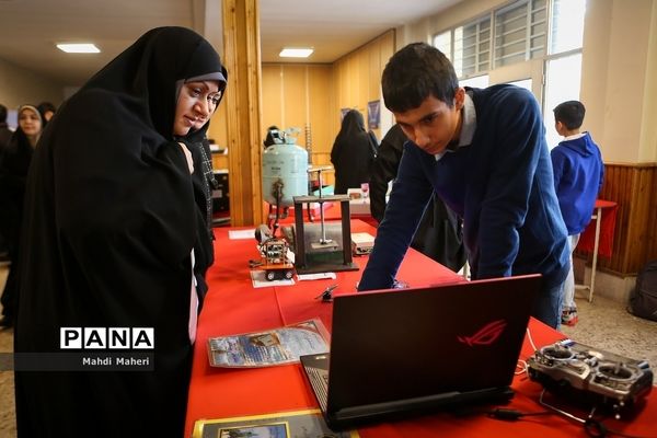 جشنواره ملی بزرگداشت پژوهشگران و فناوران برگزیده وزارت آموزش و پرورش