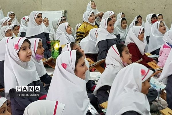 محفل انس با قرآن در دبستان پیام‌نور شهریار