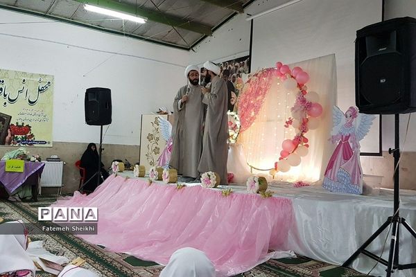 محفل انس با قرآن در دبستان پیام‌نور شهریار