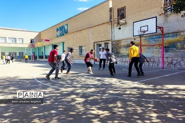 برگزاری المپیاد ورزشی درون مدرسه‌ای در دبیرستان نمازی