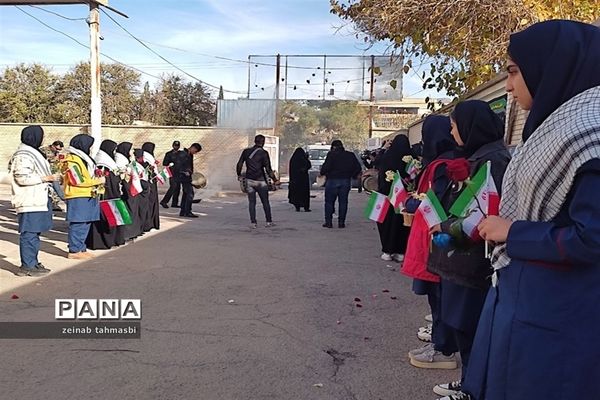 آیین استقبال و تشییع شهید گمنام در مدارس شهرستان سروستان