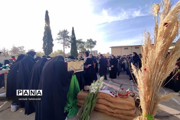 آیین استقبال و تشییع شهید گمنام در مدارس شهرستان سروستان