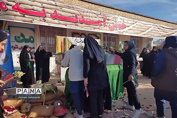 آیین استقبال و تشییع شهید گمنام در مدارس شهرستان سروستان