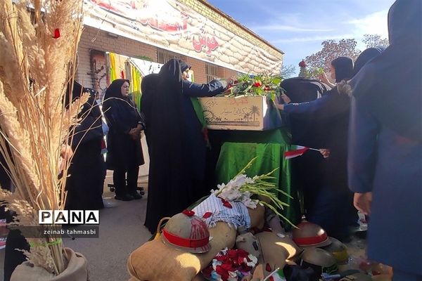 آیین استقبال و تشییع شهید گمنام در مدارس شهرستان سروستان