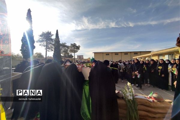 آیین استقبال و تشییع شهید گمنام در مدارس شهرستان سروستان