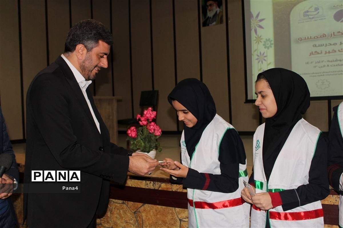 کارگاه آموزشی طرح هر مدرسه یک خبرنگار  ویژه مدارس دخترانه مقطع متوسطه آموزش و پرورش منطقه۴