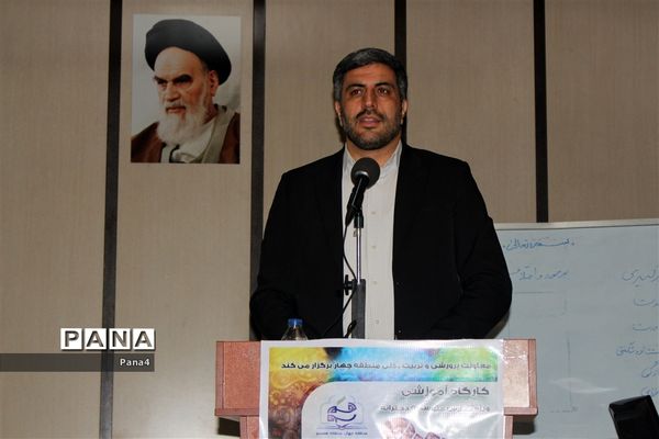 کارگاه آموزشی طرح هر مدرسه یک خبرنگار  ویژه مدارس دخترانه مقطع متوسطه آموزش و پرورش منطقه۴