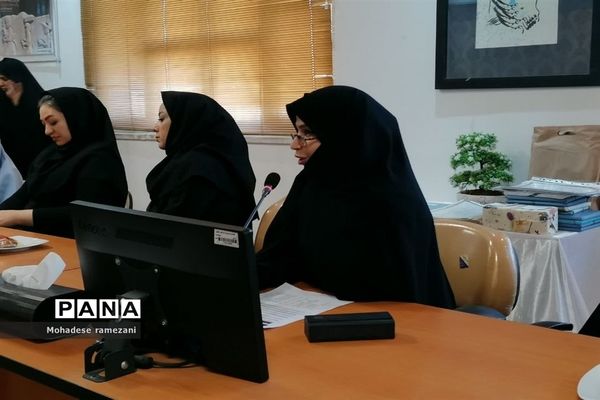 تقدیر از رتبه های برتر جشنواره دانایی و توانایی