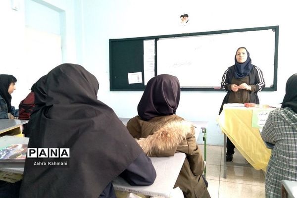 افزایش سلامتی با اجرای طرح آهن‌یاری و حرکات کششی در دبیرستان حجاب ناحیه یک ری