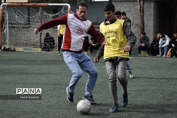 مسابقه فوتبال مدرسه ای به‌مناسبت هفته تربیت بدنی در شهرستان پردیس