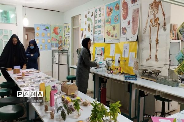 بازید مدیر آموزش و‌ پرورش شهرستان کلات از نمایشگاه هفته پژوهش و فناوری پژوهشسرای ابوریحان