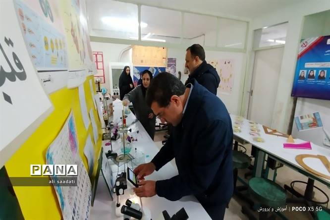 بازید مدیر آموزش و پرورش شهرستان کلات از نمایشگاه هفته پژوهش و فناوری پژوهشسرای ابوریحان